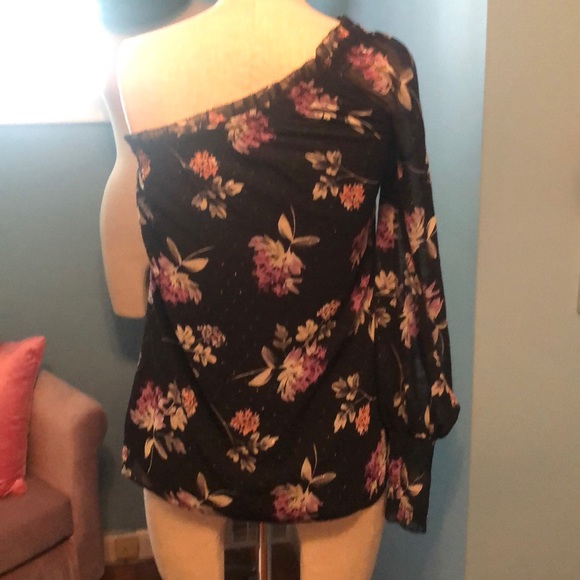 Top - Picture 2 of 2